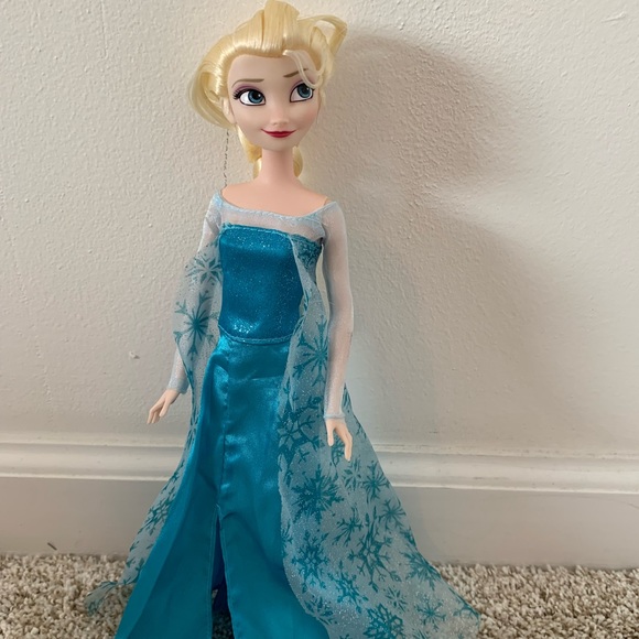DISNEY PRINCESS FROZEN 1 CLASSIC ELSA DOLL - Picture 1 of 8